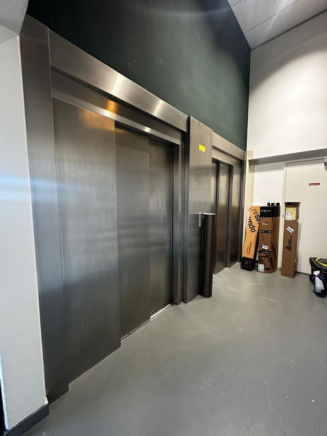 RVS-liftdeuren vóór het wrappen