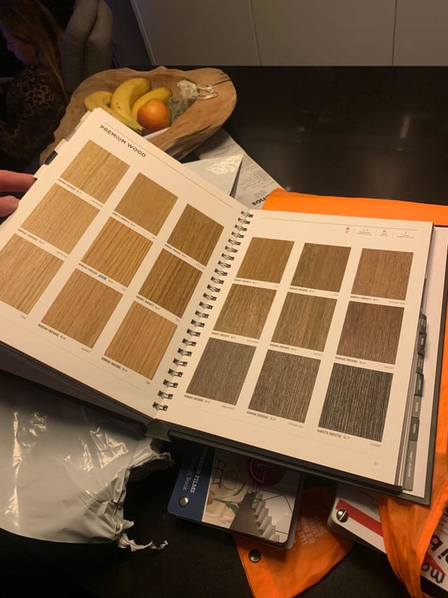 Stalenboek met houtlook-folies om uit te kiezen